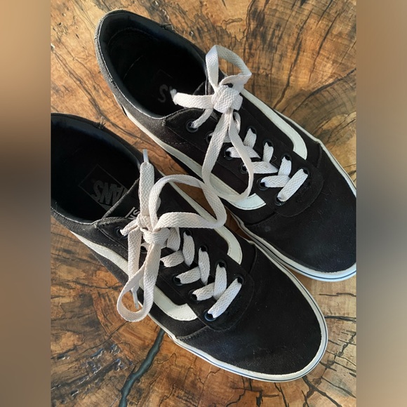 Vans Old Skool Shoe - Picture 2 of 7